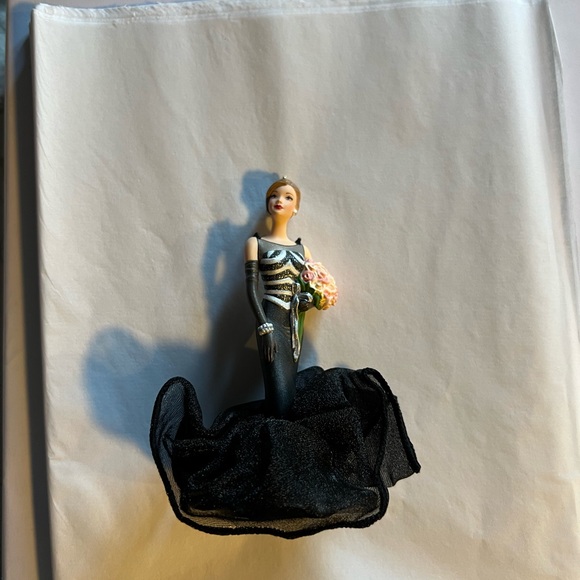 Barbie 1999 40th anniversary hallmark ornament - Picture 5 of 13